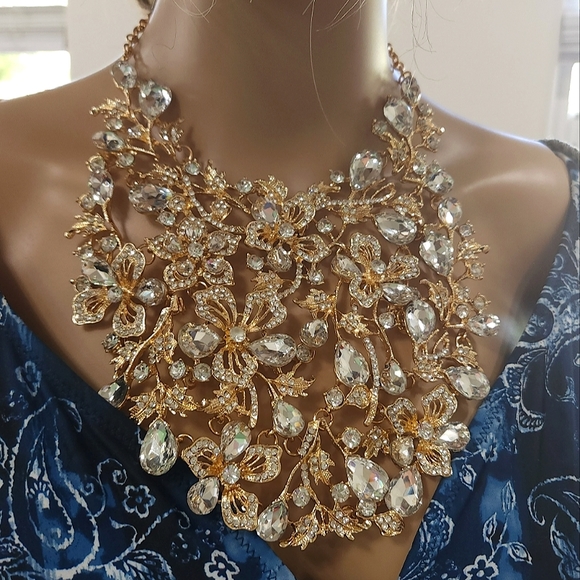 NWT RHINESTONE FLORAL BIB NECKLACE - Picture 3 of 17